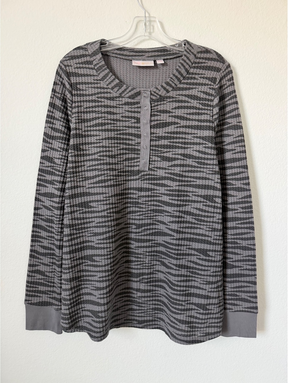 Belle by Kim Gravel Henley Neck Gray Tone Zebra Waffle Knit Shirt Size 1X